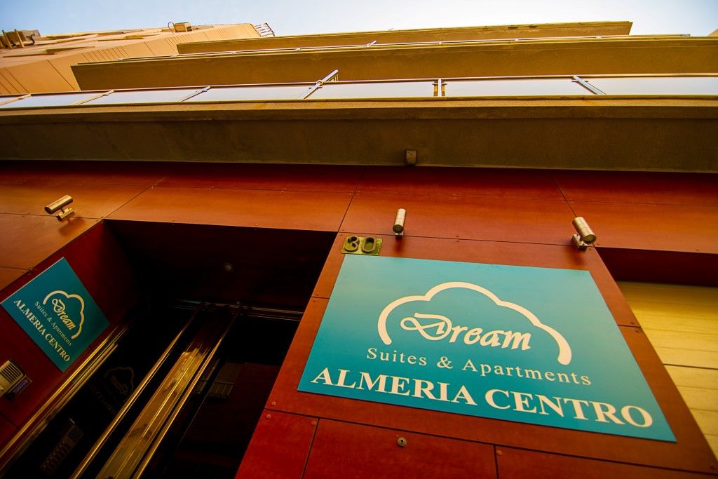 Dream Suites And Apartments Almeria Centro Eksteriør bilde